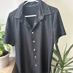 Short sleeve button up black zig zag design shirt